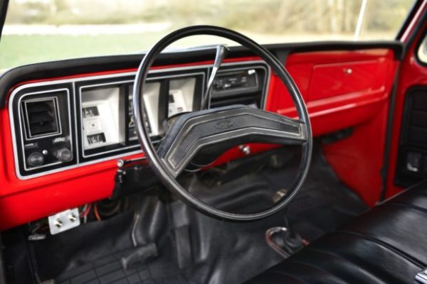1978 Ford F-150 Ranger 4×4 red