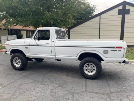 1974 Ford F-250 Ranger XLT with a Robust 390