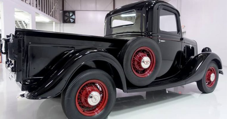 1935 Ford V8 Pickup Truck