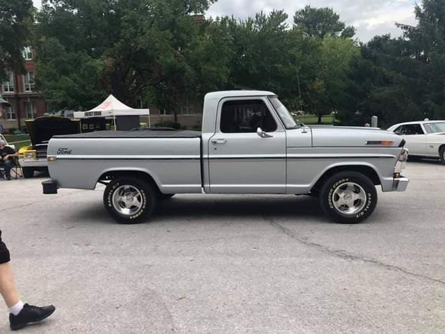 1972 Ford F100 Model Stands Out in Pepper