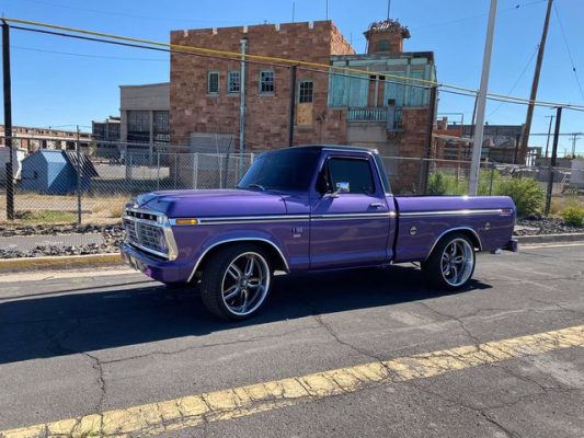 1973 Ford F100 Custom with a 351W Engine