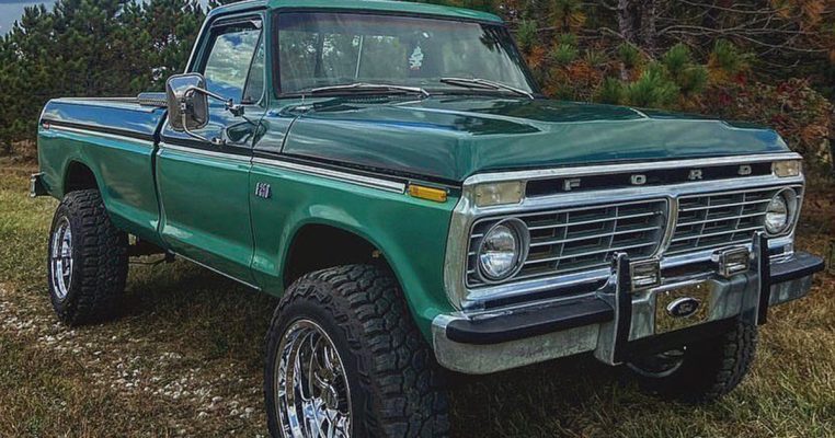 1974 Ford F250 4WD Two-Tone
