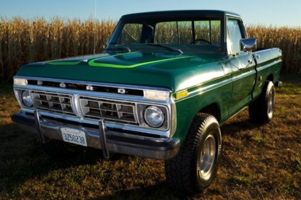 Introduction to the 1976 Ford F100 Custom 5.9L 4WD