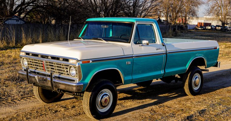 1973 Ford F-250 Turquoise & White 4x4