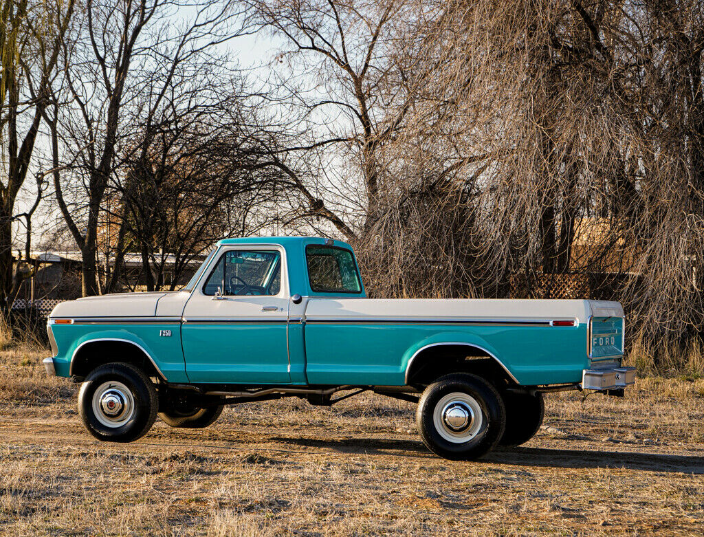 1973 Ford F-250 Turquoise & White 4x4