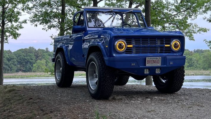 1977 Ford Bronco With a 418 V8 and a Five-Speed