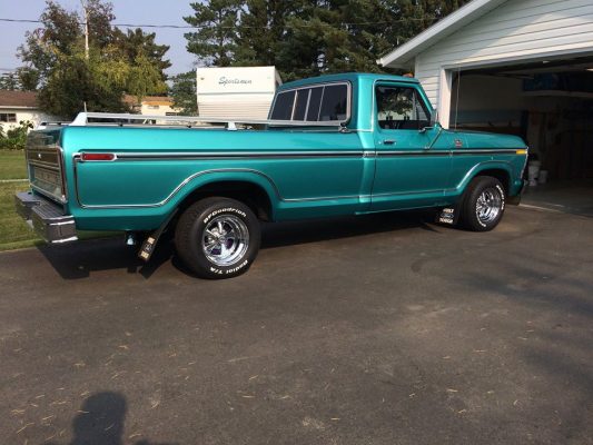 1977 Ford F150 With a 460 Green